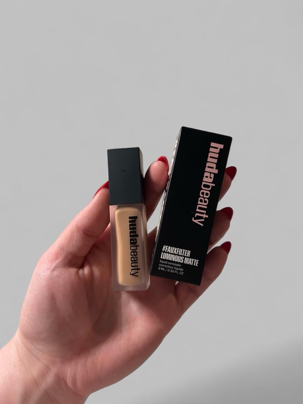 Huda Beauty #FauxFilter Luminous Matte concealer in Carmel Corn 5.1 N